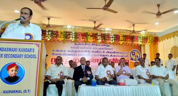 விழாவில் பேசுகிறாா் பாமக தலைவா் அன்புமணி ராமதாஸ்.