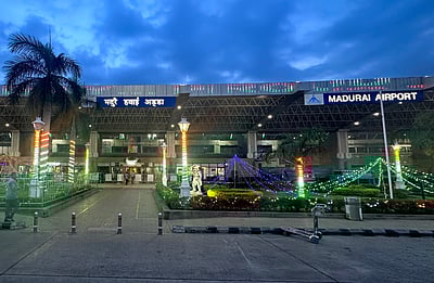 மதுரையில் மழையால் வானில் சுமார் 1 மணி நேரம் வட்டமடித்த விமானம் பத்திரமாக தரையிறக்கம்!