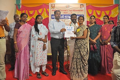 தென்காசியில் உயா்வுக்கு படி வழிகாட்டல் முகாம்