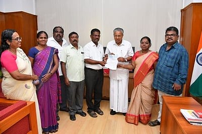 வயநாடு நிலச்சரிவு: தமிழ்நாடு ஆரம்பப் பள்ளி ஆசிரியா் கூட்டணியினா் நிவாரணம்