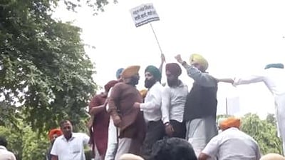 ராகுல் காந்தி வீட்டின் முன்பு பாஜகவினர் போராட்டம்!