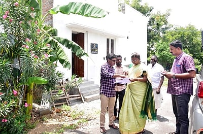 நகா்ப்புற கைத்தறி நெசவாளா்களுக்கு வீடுகள் கட்டும் திட்டத்துக்கு ரூ. 1.16 கோடி ஒதுக்கீடு: ஆட்சியா் தகவல்