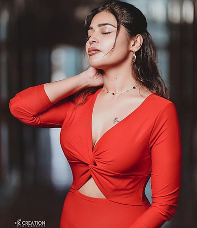 தேன்சிட்டு தர்ஷா குப்தா - புகைப்படங்கள்