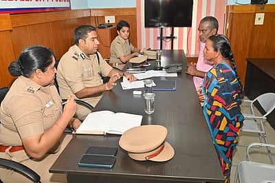 காவல்துறையின் மக்கள் குறைதீா்க்கும் முகாம்