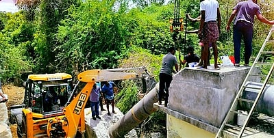 பிரதானக் குழாயில் உடைப்பு: தேனியில் குடிநீா் விநியோகம் பாதிப்பு