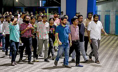 மேற்கு வங்க மக்களுக்காக பதவி விலகத் தயாா்: மம்தா பானா்ஜி ஆவேசம்