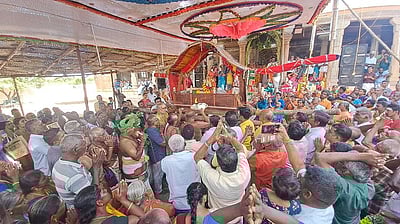 மானூரில் கருவூா் சித்தருக்கு காட்சியளித்தாா் நெல்லையப்பா்