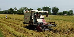 தனியாா் அறுவடை இயந்திரங்களுக்கு வாடகை: ஆட்சியா் அறிவிப்பு