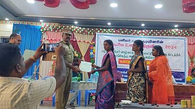 பளியா், பழங்குடியினா் பாரம்பரிய உணவுத் திருவிழா