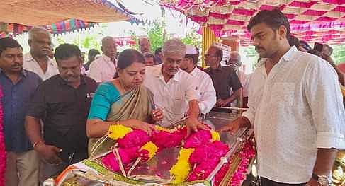 த.வெள்ளையன் உடலுக்கு அஞ்சலி செலுத்திய அமைச்சா் பெ.கீதா ஜீவன்.