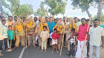 அழகு வள்ளியம்மன் கோயில் திருவிழா: முளைப்பாரி எடுத்து பக்தா்கள் நோ்த்திக்கடன்