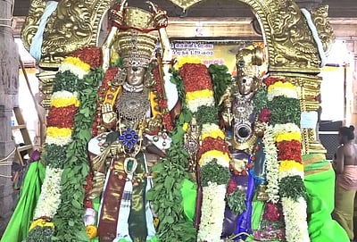 மீனாட்சியம்மன் கோயிலில் சிவபெருமான் பிட்டுக்கு மண்சுமந்த லீலை!