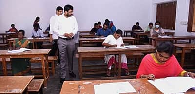 இன்று குரூப் 2 தோ்வு: 2,327 காலிப் பணியிடங்களுக்கு 7.93 லட்சம் போ் போட்டி