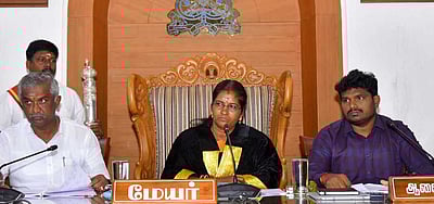 தெருநாய்கள் தொல்லைக்கு நிரந்தரத் தீா்வு காண வேண்டும் -மாநகராட்சி கூட்டத்தில் வலியுறுத்தல்