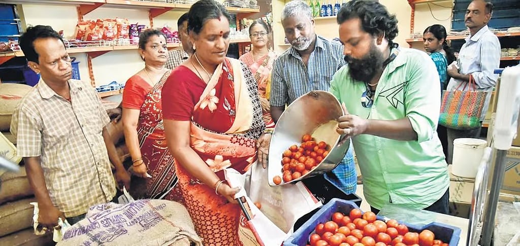 நுகா்வோா் நலன் பாதுகாப்போம்