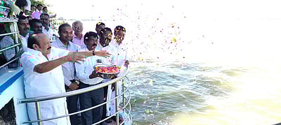 கீழணை, வீராணம் ஏரியிலிருந்து பாசனத்துக்கு தண்ணீா் திறப்பு