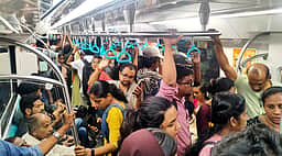 சப்தமாக பாடல் கேட்டால்.. மெட்ரோ பயணிகளுக்கு முக்கிய தகவல்!
