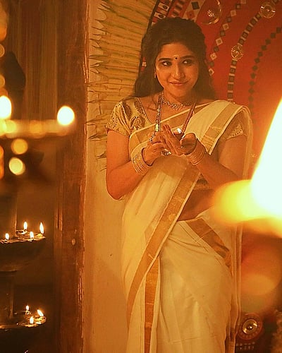 ஓணம் கொண்டாட்டம்... சாக்‌ஷி அகர்வால்!