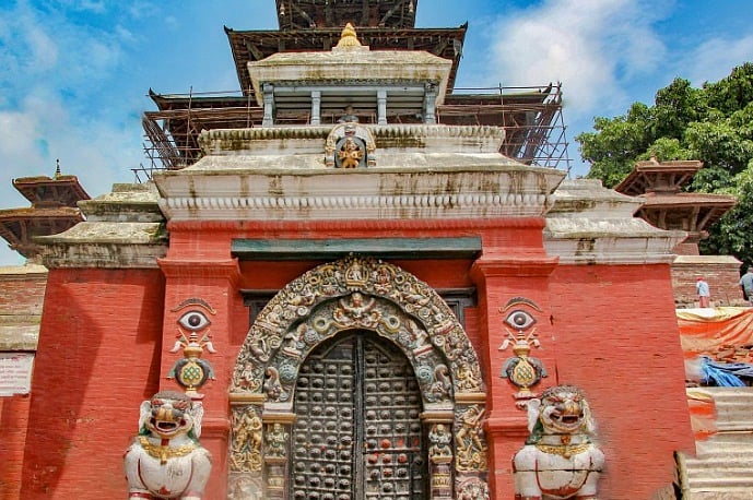 மகா நவமி: தலேஜு பவானி கோயிலில் திரண்ட பக்தர்கள்!