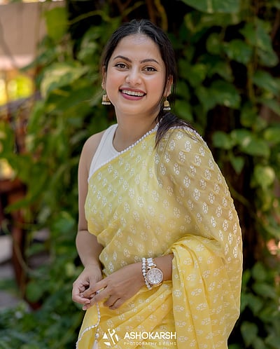 மஞ்ச காட்டு மைனா... மதுமிதா! 