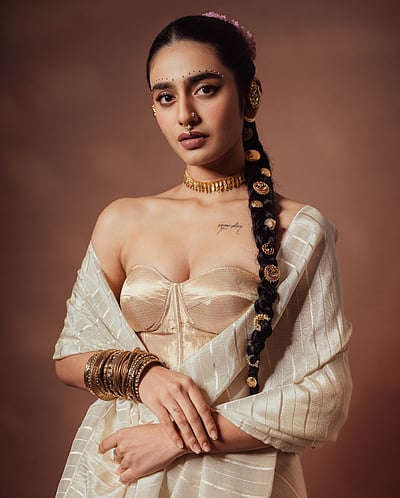 அழகின் மொத்தம் நீயா... பிரியா வாரியர்!