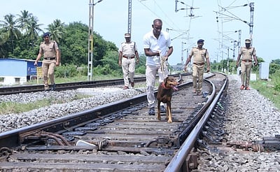 ‘ரயில்கள் மீது கல் வீச்சு, தண்டவாளத்தில் கற்கள் வைத்தால் கடும் தண்டனை’
