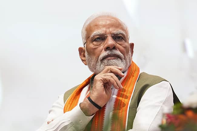 மனிதநேய மாமனிதா் நரேந்திர மோடி!