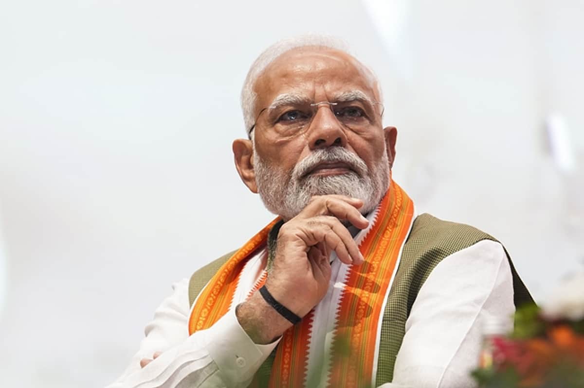 மனிதநேய மாமனிதா் நரேந்திர மோடி!