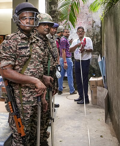 எதிரி சொத்துகளில் சட்டவிரோத கட்டடங்களை இடிக்க கொல்கத்தா மாநகராட்சிக்கு உச்சநீதிமன்றம் உத்தரவு