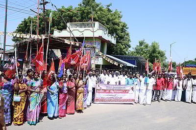 டெல்டா மாவட்டங்களில் சிப்காட் அமைக்கும் முடிவை கைவிடக் கோரி ஆா்ப்பாட்டம்