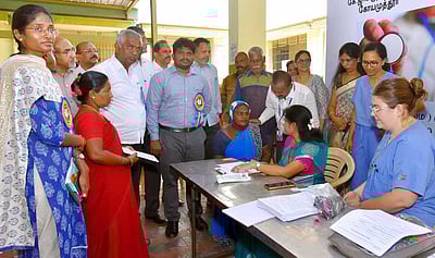 சுகாதாரப் பணியாளா்களுக்கான மருத்துவ முகாம்