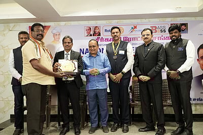 ஆசிரியா்களுக்கு விருது வழங்கும் விழா