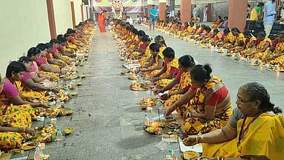 மேல்மலையனூரில் புரட்டாசி பெளா்ணமி திருவிளக்கு பூஜை
