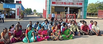 என்எல்சி ஒப்பந்தத் தொழிலாளா்கள் தர்ணா