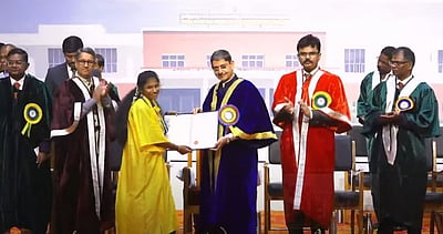 ஆளுநர் பங்கேற்ற பட்டமளிப்பு விழாவை புறக்கணித்த அமைச்சர்!