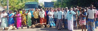 மயானத்தை விளையாட்டு மைதானமாக மாற்றுவதற்கு எதிராக மக்கள் மறியல்