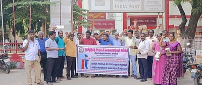 ஊராட்சி செயலா்கள் ஆா்ப்பாட்டம்