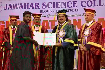 கல்லூரியில் பட்டமளிப்பு விழா