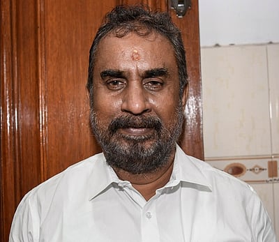 முன்னாள் அமைச்சர் எஸ். பி. வேலுமணி உள்பட 11 பேர் மீது வழக்குப் பதிவு: லஞ்ச ஒழிப்புத் துறை