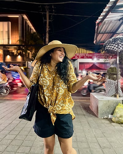 பாலி கொண்டாட்டம்... அனு மோள்!