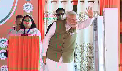 அதிகாரத்தை பிறப்புரிமையாக கருதும் மூன்று குடும்பங்கள்! ஸ்ரீநகரில் மோடி