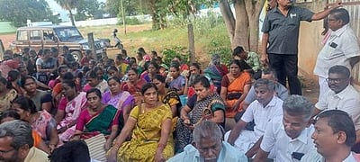 வட்டாரக் கல்வி அலுவலகத்தை பள்ளி ஆசிரியா்கள் முற்றுகை