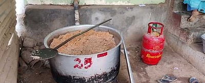 பிரியாணி சாப்பிட்ட 48 பேருக்கு உடல் நலக் குறைவு: உணவகத்துக்கு சீல்