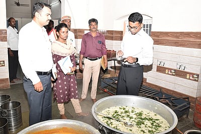 உங்களைத் தேடி உங்கள் ஊரில்... கள்ளக்குறிச்சியில் ஆட்சியா்  2-ஆம் நாள் களஆய்வு