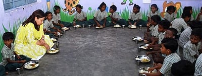 ‘உங்களைத்தேடி உங்கள் ஊரில்’ திட்டம் சிறுமத்தூரில் ஆட்சியா் ஆய்வு