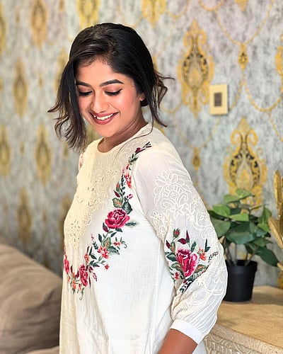 வெண்மை... பெண்மை... செளந்தர்யா ரெட்டி!