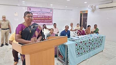 திருச்செங்கோட்டில் ஊராட்சிக் குழு, மன்றத் தலைவா்களுக்கான விளக்கக் கூட்டம்: மாவட்ட ஆட்சியா் பங்கேற்பு