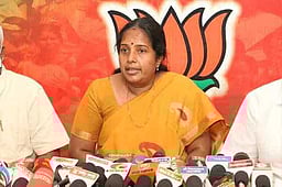 அண்ணாமலை தோ்தலில் போட்டியிட வேண்டும் - வானதி சீனிவாசன்