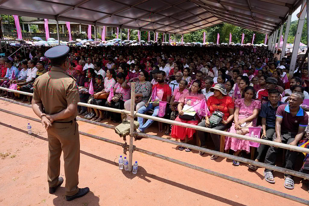 பதவியேற்பு விழாவில் பங்கேற்ற மக்கள்
