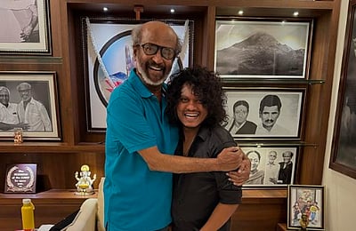 ’என்றும் சூப்பர் ஸ்டார்’ ரஜினியுடன் புகழ்!